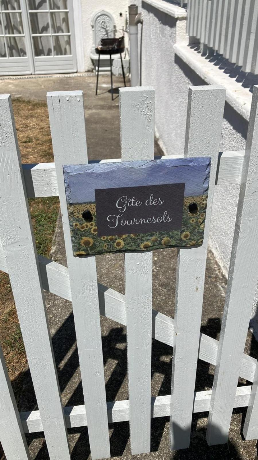 Gite Des Tournesols Oradour-Fanais Extérieur photo